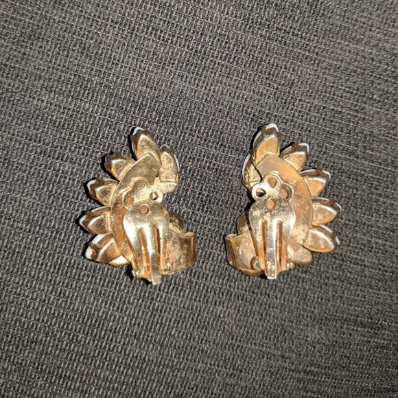 Vintage Flacon Wings Clip On Earrings - Picture 5 of 5